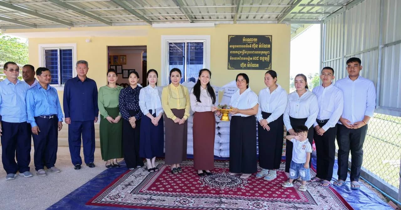 លោកជំទាវបណ្ឌិត អញ្ជើញប្រគល់ផ្ទះថ្មី ចំនួន ៣ខ្នង ជូនក្រុមគ្រួសាររបស់វីរកងទ័ពពលី ក្នុងទឹកដីខេត្តកណ្តាល