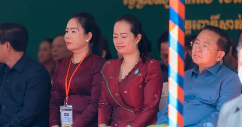 លោកជំទាវ​ ឈី​ វ៉ា​ អភិបាលខេត្តកោះកុង អញ្ជើញចូលរួមពិធីសម្ពោធដាក់ឱ្យប្រើប្រាសជាផ្លូវការផ្លូវជាតិលេខ១០ពីខេត្តបាត់ដំបង ឆ្លងកាត់ស្រុកវាលវែង​ ខេត្តពោធិ៍សាត់​ រហូតដ់ក្រុងខេមរភូមិន្ទ ខេត្តកោះកុង ក្រោមអធិបតីភាពដ៍ខ្ពង់ខ្ពស់​ សម្តេច​មហា​បវរ​ធិបតី​ ហ៊ុន​ ម៉ាណែត​ នាយក​រដ្ឋ​មន្ត្រី​នៃព្រះរាជាណាចក្រ​កម្ពុជា។