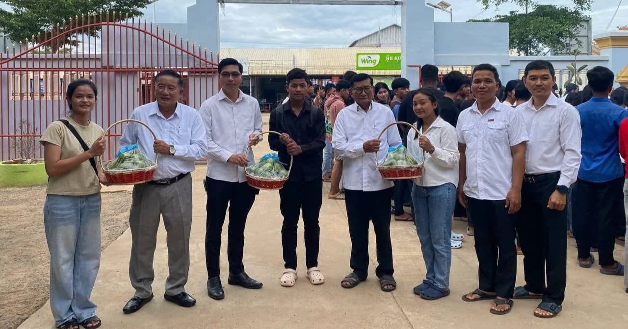 សិស្សានុសិស្សវិទ្យាល័យហ៊ុនសែនភ្នំក្រវាញ បួងសួងសុំក្ដីសុខ និងជោគជ័យក្នុងការប្រឡងបាក់ឌុប