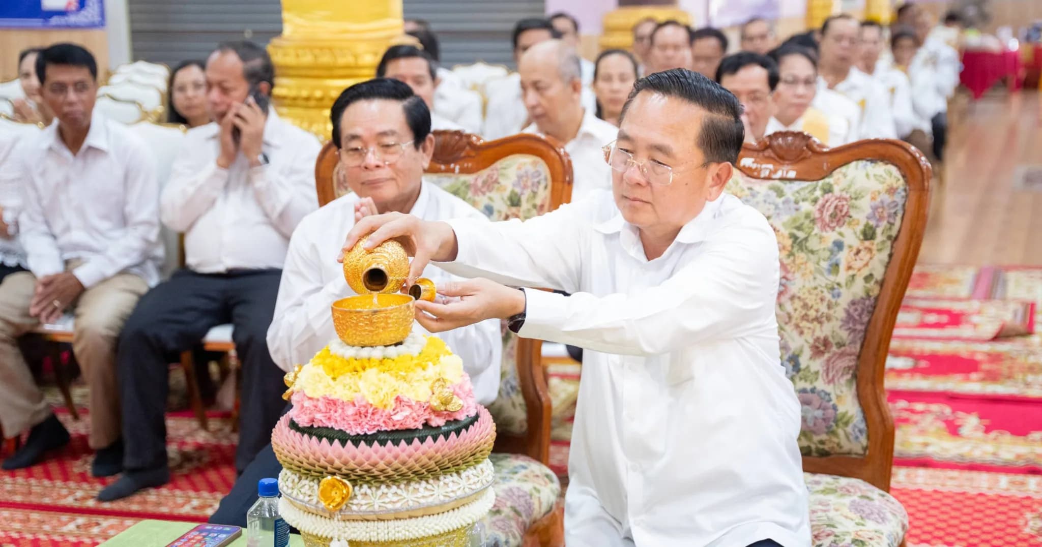 ឯកឧត្តម អ៊ុយ រី និងឯកឧត្តម សុខ លូ បានអញ្ជើញចូលរួមពីធីកាន់បិណ្ឌ បុណ្យភ្ជុំបិណ្ឌវេនទី១១ ប្រគេនជូនវត្តចំនួន១៥ ក្នុងខេត្តបាត់ដំបង