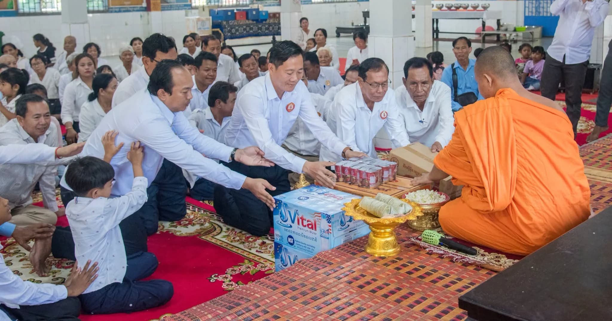 លោក ហេង សុភាណា ដឹកនាំក្រុមការងារនាំយកទេយ្យវត្ថុ និងបច្ច័យប្រគេនព្រះសង្ឃចំនួន ៥ វត្ត ក្នុងក្រុងពោធិ៍សាត់ នាឱកាសកាន់បិណ្ឌវេនទី ៧