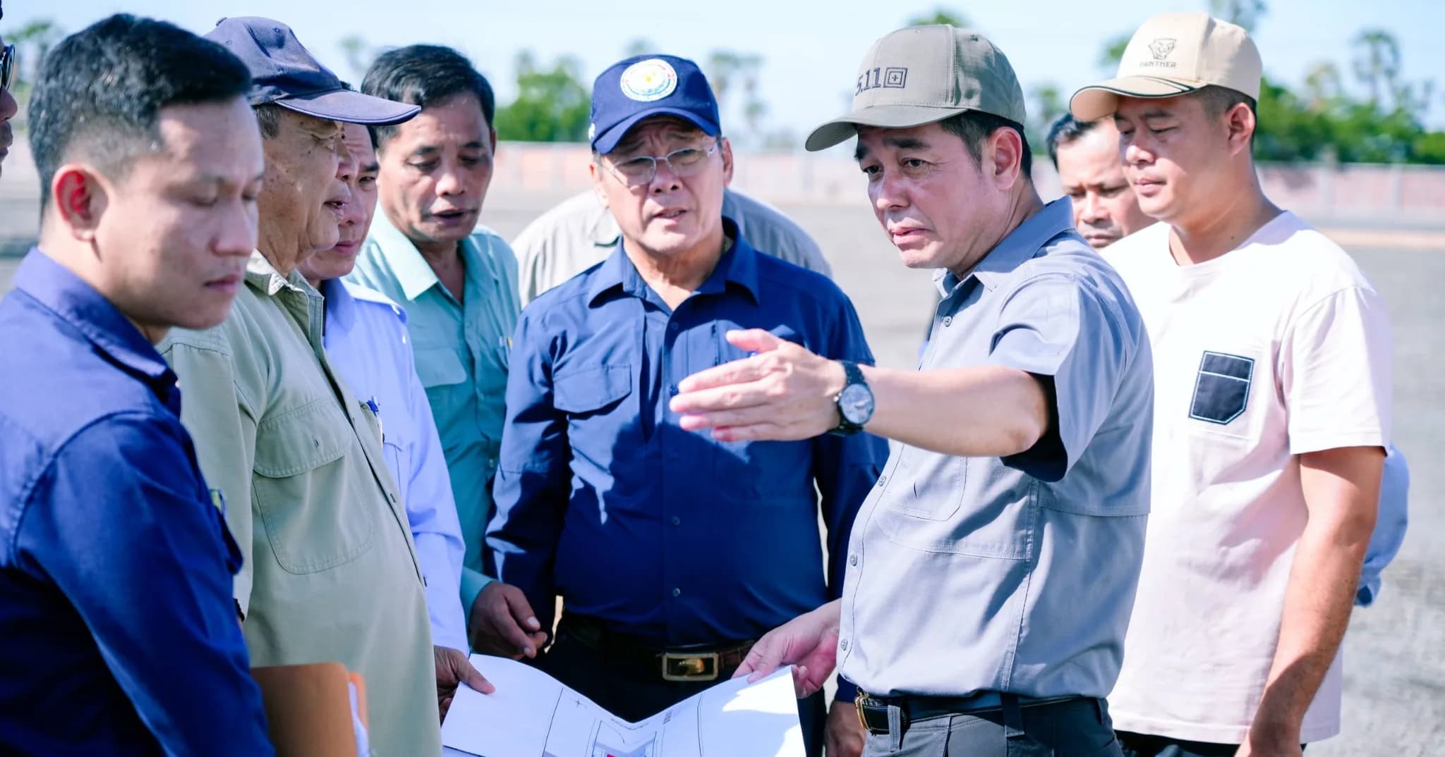 ក្រសួងសាធារណការ និងអាជ្ញាធរខេត្តកំពង់ចាម ចុះពិនិត្យទីតាំងត្រៀមរៀបចំពិធីសម្ពោធកំណាត់ផ្លូវជាតិលេខ៧ (ស្គន់-ក្រុងកំពង់ចាម)