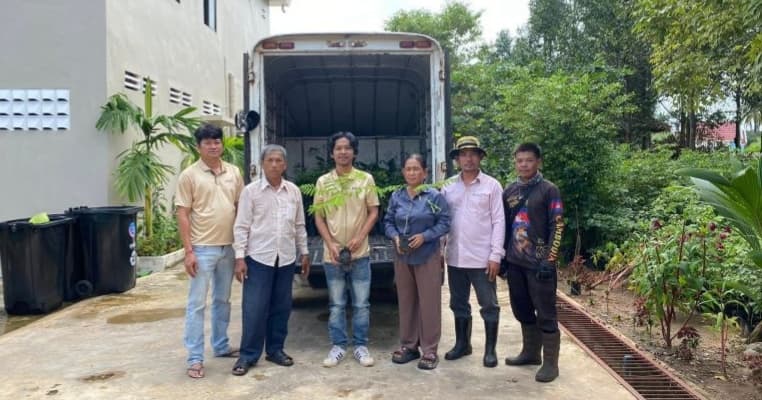 មន្ទីរបរិស្ថានខេត្តកោះកុង បានប្រគល់កូនឈើចំនួន ១១០ដើម ជូនដល់ក្រុមហ៊ុន ខេខេអិន អឺភែរឹល ខូអិលធីឌី (KKN Apparel Co., Ltd)។ ក្នុងឱកាសនោះផងដែរ តំណាងក្រុមហ៊ុនក៏បានឧបត្ថម្ភសម្ភារប្រើប្រាស់មួយចំនួនត្រឡប់មកវិញ ជូនដល់មន្ទីរបរិស្ថាន ដើម្បីជាការឆ្លើយតប និងគាំទ្រដល់ការងារបរិស្ថាន។
